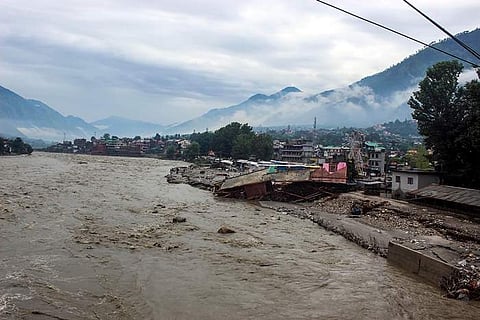 ம(பி)ழையால் வந்த சேதம்! 