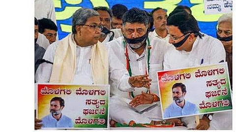 கர்நாடாக அமைச்சா்களிடம் ரூ.300 கோடி வசூல்? முதல்வா் மீது பாஜக குற்றச்சாட்டு