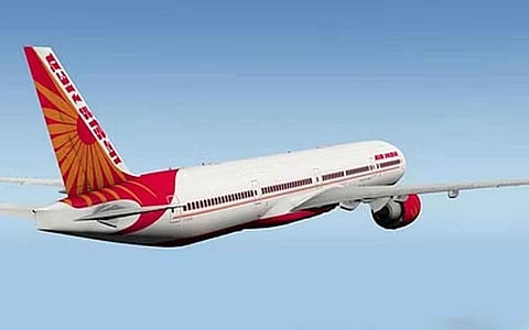 நடுவானில் ஏர் இந்தியா அதிகாரியின் கன்னத்தில் அறைந்த பயணி!