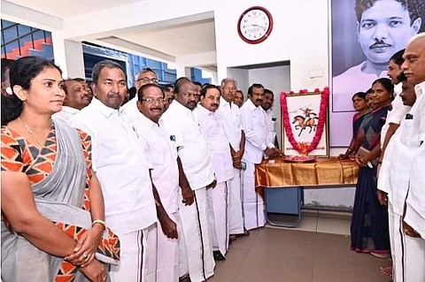 டாஸ்மாக் கடைகளில் கூடுதல் தொகை வசூலிப்பது கட்டுப்படுத்தப்பட்டுள்ளது: சு.முத்துசாமி                           