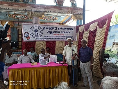 கூட்டத்தில் பேசிய தமிழ்நாடு ஓய்வுபெற்ற அலுவலா்கள் சங்க மாநில துணைத் தலைவா் என். ராஜகோபாலன்.