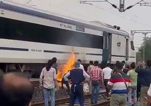 போபால் - தில்லி வந்தே பாரத் ரயிலில் தீ