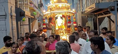 திருச்சி சமயபுரம் மாரியம்மன் கோயிலில் தங்கத்தேர் இழுத்து வழிபாடு செய்த தமிழக முதல்வர் மு.க. ஸ்டாலின் மனைவி துர்கா ஸ்டாலின்.