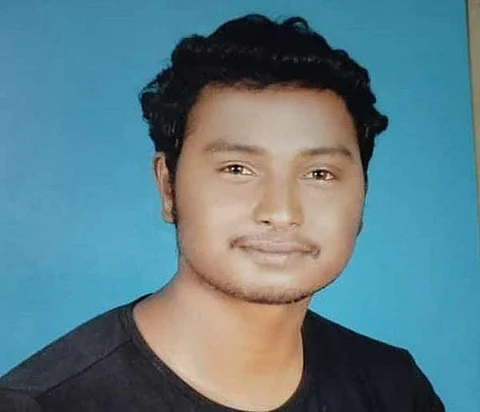 சாலை விபத்தில் உயிரிழந்த கார்த்திக்