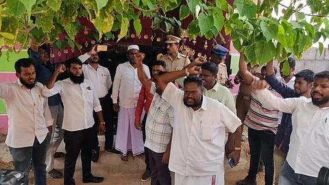 மேலப்பாளையத்தில் எஸ்டிபிஐ கட்சியினர் போராட்டம்