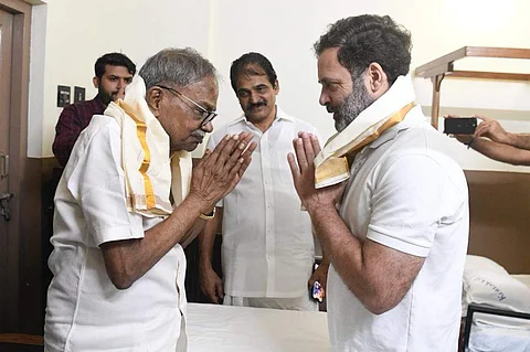எழுத்தாளர் எம்.டி.வாசுதேவனுடன் ராகுல் காந்தி சந்திப்பு!