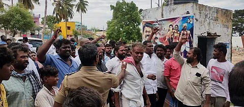 நெல்லை: மின்சாரம் தாக்கி பலியான சிறுமியின் உடலை வாங்க மறுத்து சாலை மறியல்