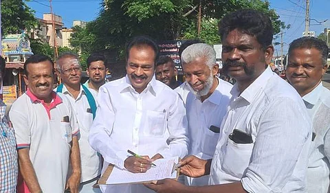கையொப்ப இயக்கத்தை தொடங்கி வைத்த திமுக வடக்கு மாவட்டச் செயலர் கே.கே. செல்லப்பாண்டியன்