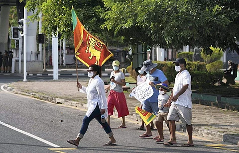 13 சடலங்களுடன் மனிதப் புதைகுழி: இலங்கையில் தமிழா்கள் முழு அடைப்புப் போராட்டம்