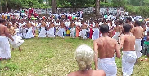 உதகையில் அறுவடைத் திருவிழாவை கொண்டாடிய படுகர் இன மக்கள்