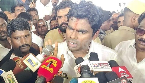 திண்டிவனத்தில் செய்தியாளர்களுக்குப் பேட்டியளித்த பாஜக மாநிலத் தலைவர் அண்ணாமலை