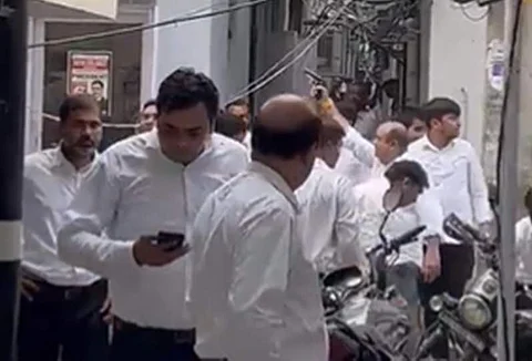 தில்லி நீதிமன்ற வளாகத்தில் துப்பாக்கிச்சூடு!