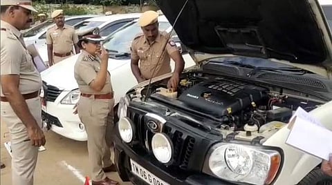 சேலம் மாநகர காவல் துறையில் காவலர்கள் முதல் உயர் அதிகாரிகள் வரை பயன்படுத்தும் வாகனங்களை ஆய்வு மேற்கொண்ட காவல் ஆணையாளர் லாவண்யா.