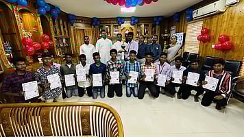 மாவட்ட அளவிலான கோகோ: புனித அல்போன்சா கல்லூரி மாணவா்கள் சாதனை