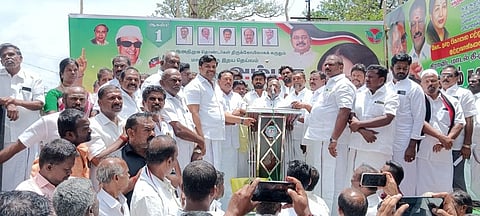 தென்காசியில் ஓபிஎஸ் அணி, அமமுக ஆா்ப்பாட்டம்