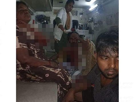 அரிவாளால் தாக்கப்பட்ட நிலையில் பெண் கவுன்சிலர் சித்ரா, அவரது கணவர் ரவிக்குமார் மற்றும் மகன் மோகன்.