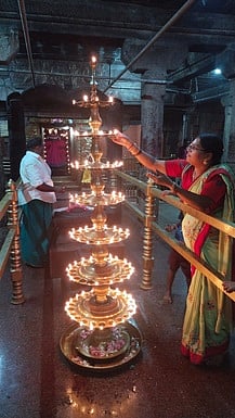 குற்றாலம் குற்றாலநாதா் கோயிலில் பத்ர தீப விழா