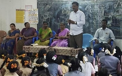 விழாவில் பேசிய வந்தவாசி ஸ்ரீகிருஷ்ணா கல்வி மைய முதல்வா் பா.சீனிவாசன்.