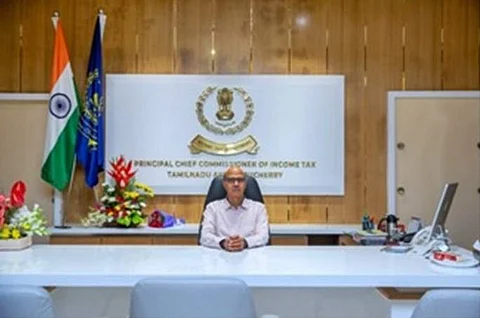 தமிழ்நாடு மற்றும் புதுச்சேரி வருமான வரி முதன்மை தலைமை ஆணையராக சுனில் மாத்தூர் பொறுப்பேற்றுக் கொண்ட சுநில் மாத்துர்.