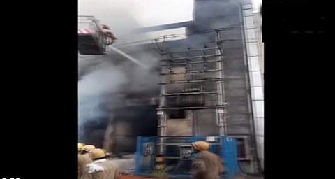 தில்லி தொழிற்சாலையில் பயங்கர தீ விபத்து: 6 பேர் காயம்