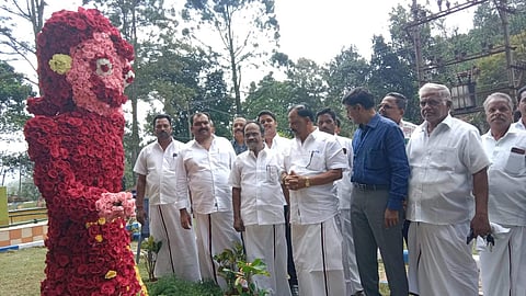 கொல்லிமலை தாவிரவியல் பூங்காவில்  மலர்க் கண்காட்சியை துவக்கி வைத்து பார்வையிட்ட சேந்தமங்கலம் எம்எல்ஏ கே.பொன்னுசாமி