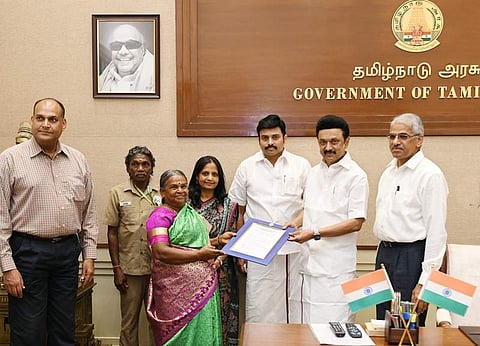 பெள்ளிக்கு அரசு வேலைக்கான பணி ஆணை வழங்கினார் ஸ்டாலின்