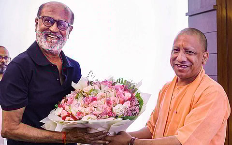 உத்தர பிரதேசம் முதல்வர் யோகி ஆதித்யநாத்தை அவரது இல்லத்தில் சந்தித்த நடிகர் ரஜினிகாந்த்.