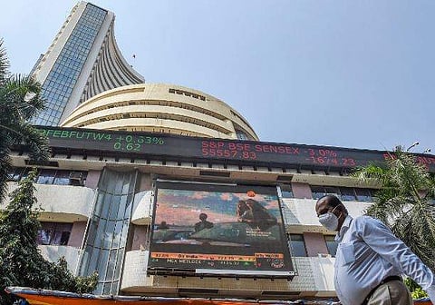 பங்குச்சந்தை கடும் சரிவு! சென்செக்ஸ் 800 புள்ளிகள் குறைந்தது