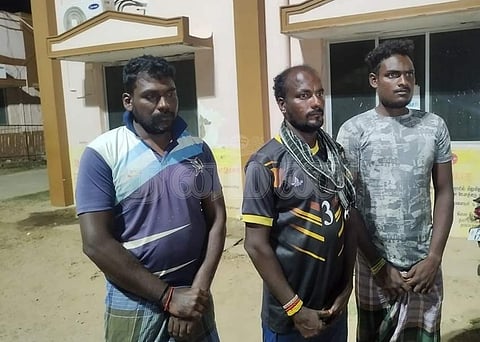 வேதாரண்யம் மீனவர்கள் 21 பேர் மீது கடற்கொள்ளையர்கள் தாக்குதல் 