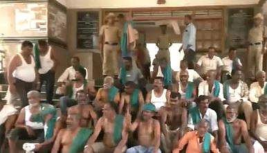 தமிழ்நாட்டிற்கு காவிரி நீர் தர எதிர்ப்பு: கர்நாடகத்தில் விவசாயிகள் போராட்டம்!