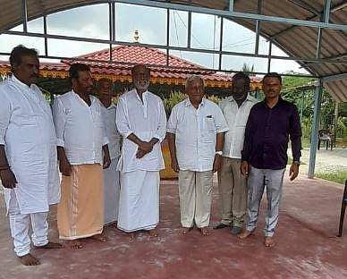 சொந்த ஊரில் நடிகர் ரஜினி! பெற்றோர் நினைவிடத்தில் மரியாதை