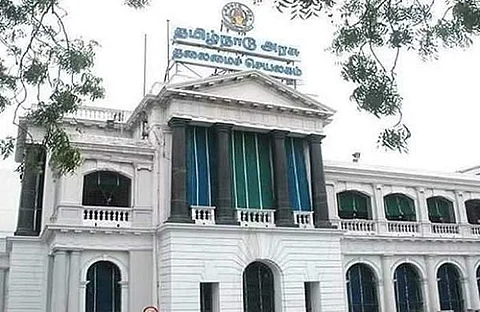 கல்லூரிகளில் சாதிய பாகுபாடு: 3 பேராசிரியர்கள் பணியிட மாற்றம்