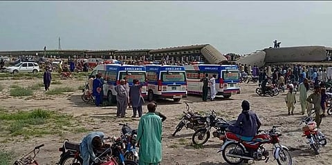 பாகிஸ்தானில் ரயில் தடம்புரண்டு விபத்து: 20 பேர் பலி!