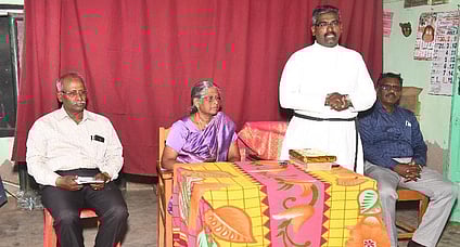 விழாவில் பேசிய பள்ளித் தாளாளா் ஆசீா் சாமுவேல்.