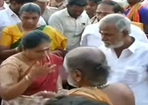 ஆடிக் கிருத்திகை: திருத்தணி முருகன் கோயிலில் அமைச்சர் சேகர்பாபு சாமி தரிசனம்