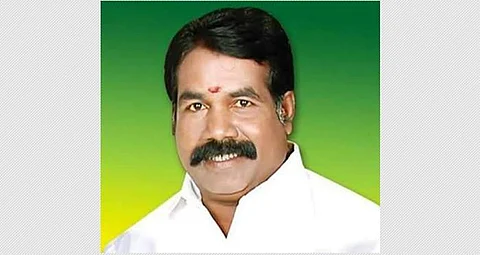 மன்னார்குடி அதிமுக ஒன்றியக் குழுத் தலைவர் டி. மனோகரன்