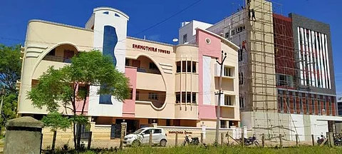 புதுக்கோட்டை நிஜாம் குடியிருப்பிலுள்ள எஸ். ராமச்சந்திரனின் அலுவலகம்.
