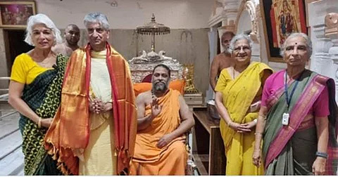 பிரிட்டன் பிரதமர் ரிஷி சுனக்கின் பெற்றோர் ஆந்திர கோயிலில் வழிபாடு!