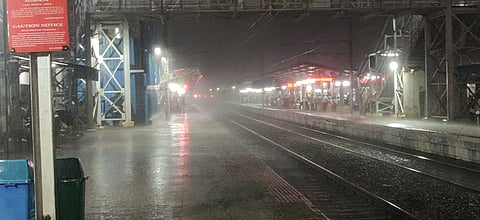 திருவள்ளூா் ரயில் நிலையப் பகுதியில் பெய்த கனமழை