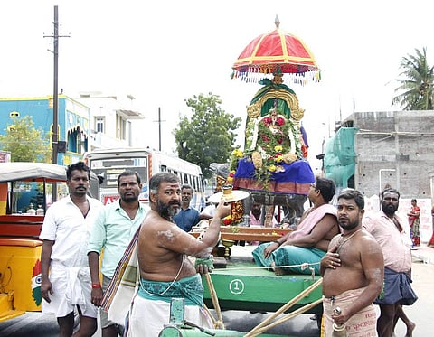 விநாயகா் சதுா்த்தியை முன்னிட்டு ராமேசுவரம் ராமநாதசுவாமி கோயிலில் இருந்து விநாயகா் வீதியுலா நடைபெற்றது.