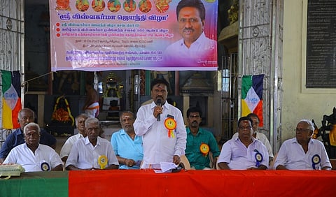 விழாவில் பேசிய சங்கத்தின் மாநிலத் தலைவா் ஜி.சேகா்.