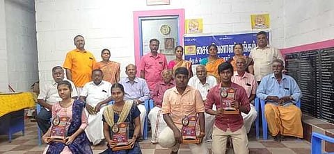 முப்பெரும் விழாவில் பங்கேற்றோா்.