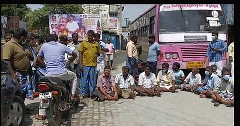 வியாபாரிகள் சாலை மறியல்