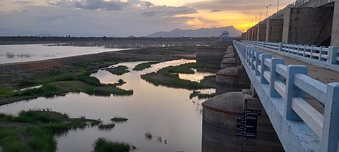 ரூ.90 கோடி செலவிட்டும் தூா்வாரப்படாத அழாகபுரி அணை!