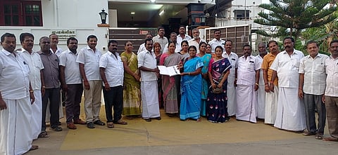 அதிமுக வாக்குச்சாவடி முகவா்கள் கூட்டம்