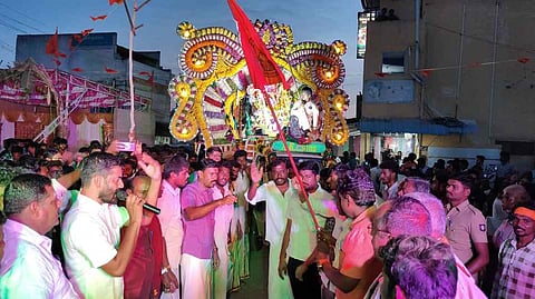 பல்லடத்தில் நடைபெற்ற விநாயகா் சதுா்த்தி விசா்ஜன ஊா்வலத்தில் பங்கேற்றோா்.