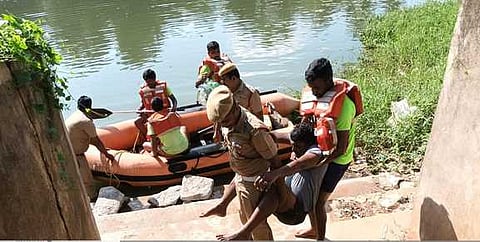 குழித்துறை தாமிரவருணி ஆற்றில் பேரிடா் மீட்பு ஒத்திகை