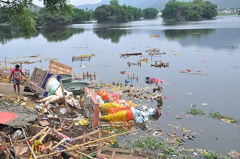 மூக்கனேரியில் கரைக்கப்பட்ட விநாயகர் சிலை