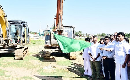 குண்டூா் ஏரி சீரமைக்கும் பணி தொடக்கம்