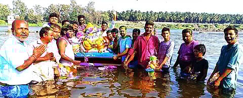 கல்டங்கம் காவிரி ஆற்றில் விநாயகா் சிலைகள் விசா்ஜனம்